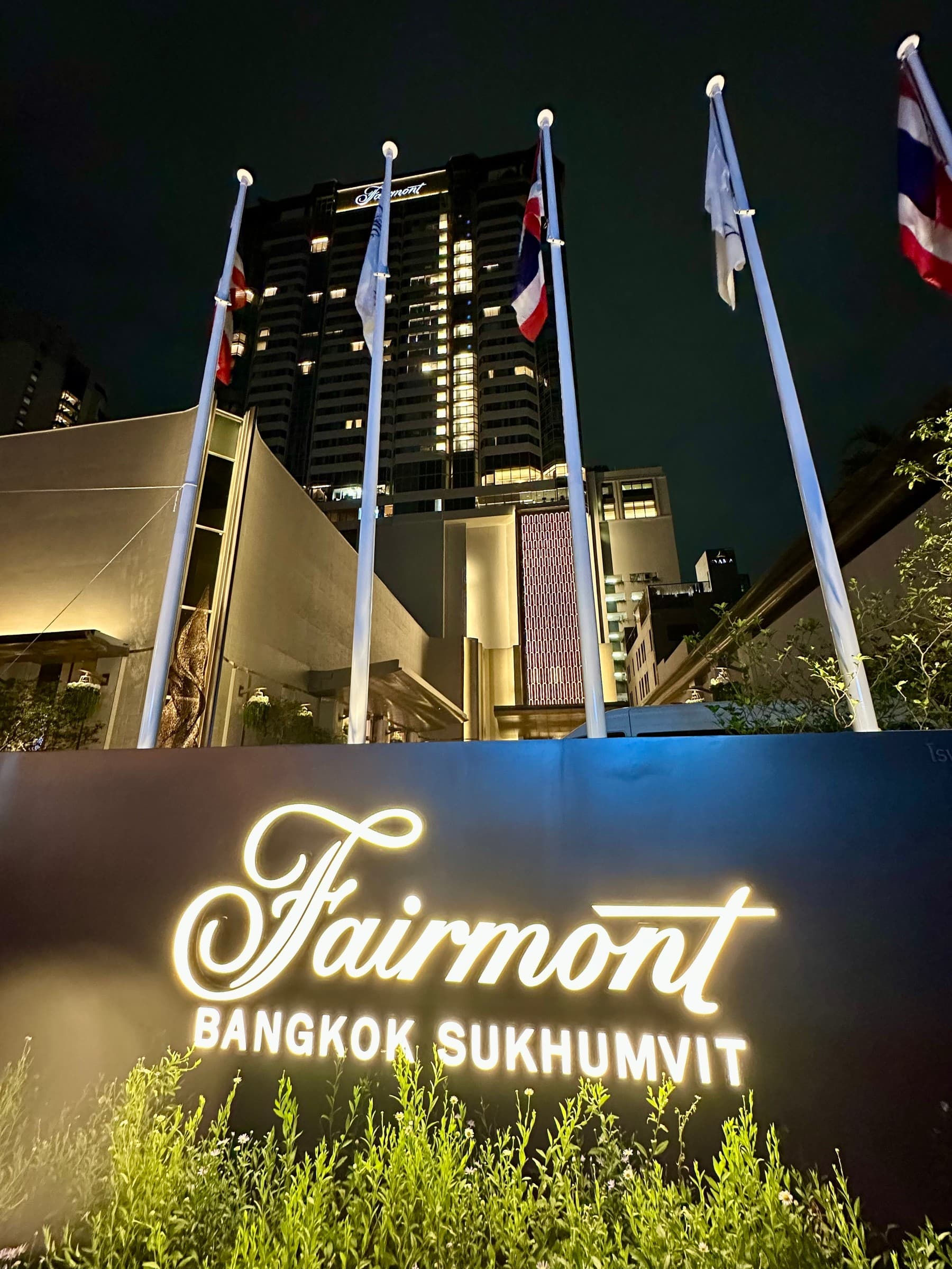 Fairmont Bangkok Sukhumvit’s exterior and entrance signage during Redgie’s visit.